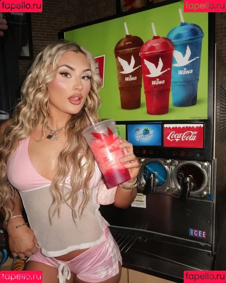 Tiffany Stratton / tiffany_stratton / tiffanywwe / tiffstrattonwwe Onlyfans Photo Gallery 
