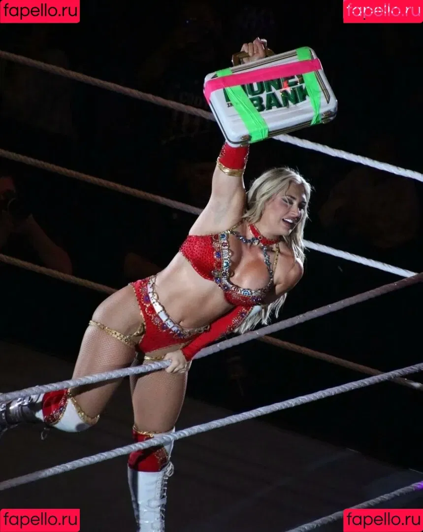 Tiffany Stratton / tiffany_stratton / tiffanywwe / tiffstrattonwwe Onlyfans Photo Gallery 