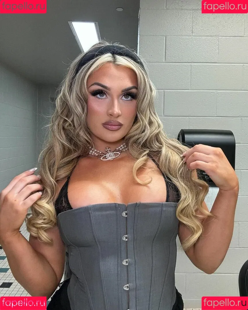 Tiffany Stratton / tiffany_stratton / tiffanywwe / tiffstrattonwwe Onlyfans Photo Gallery 