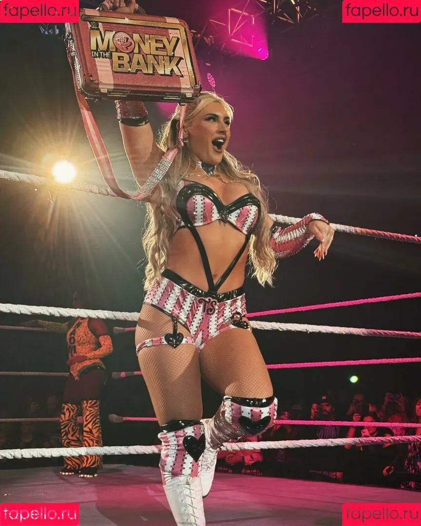 Tiffany Stratton / tiffany_stratton / tiffanywwe / tiffstrattonwwe Onlyfans Photo Gallery 