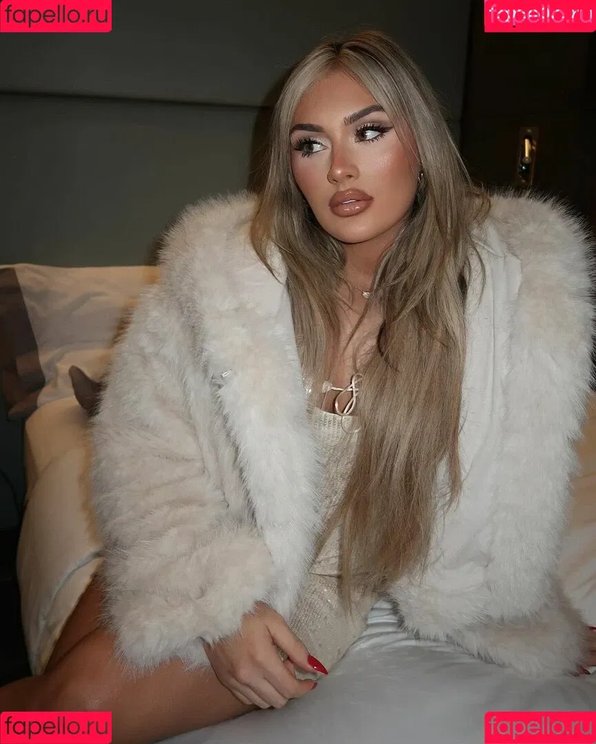Tiffany Stratton / tiffany_stratton / tiffanywwe / tiffstrattonwwe Onlyfans Photo Gallery 