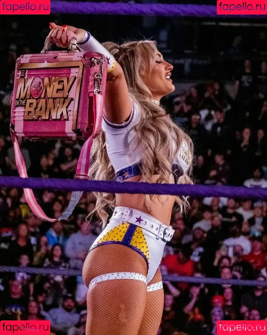 Tiffany Stratton / tiffany_stratton / tiffanywwe / tiffstrattonwwe Onlyfans Photo Gallery 