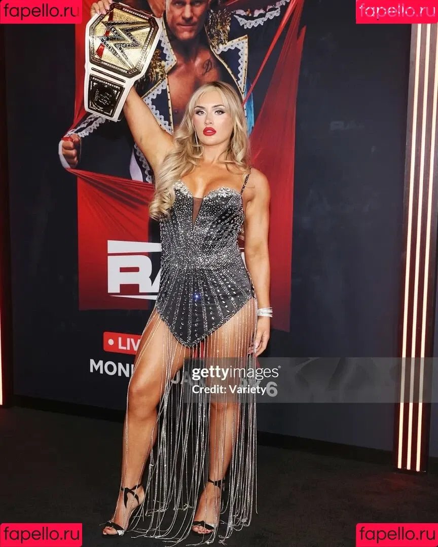 Tiffany Stratton / tiffany_stratton / tiffanywwe / tiffstrattonwwe Onlyfans Photo Gallery 
