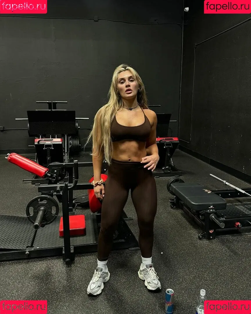 Tiffany Stratton / tiffany_stratton / tiffanywwe / tiffstrattonwwe Onlyfans Photo Gallery 