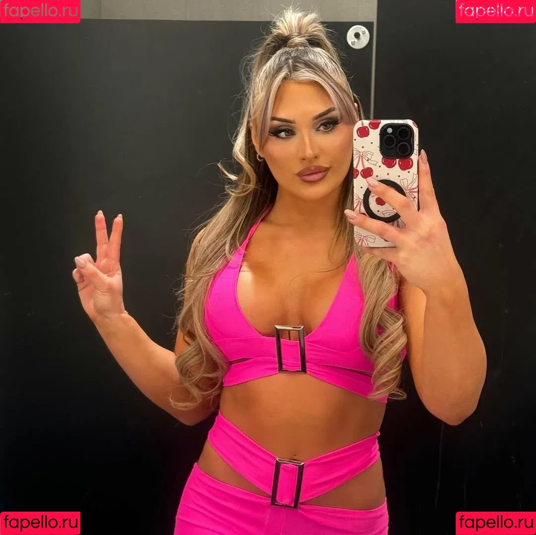 Tiffany Stratton / tiffany_stratton / tiffanywwe / tiffstrattonwwe Onlyfans Photo Gallery 
