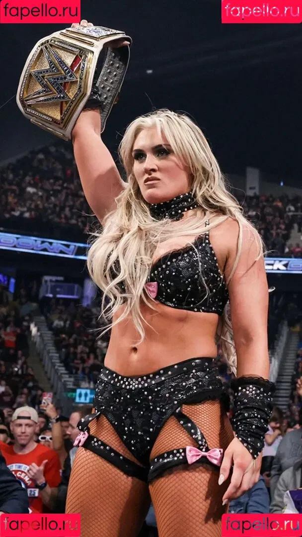Tiffany Stratton / tiffany_stratton / tiffanywwe / tiffstrattonwwe Onlyfans Photo Gallery 