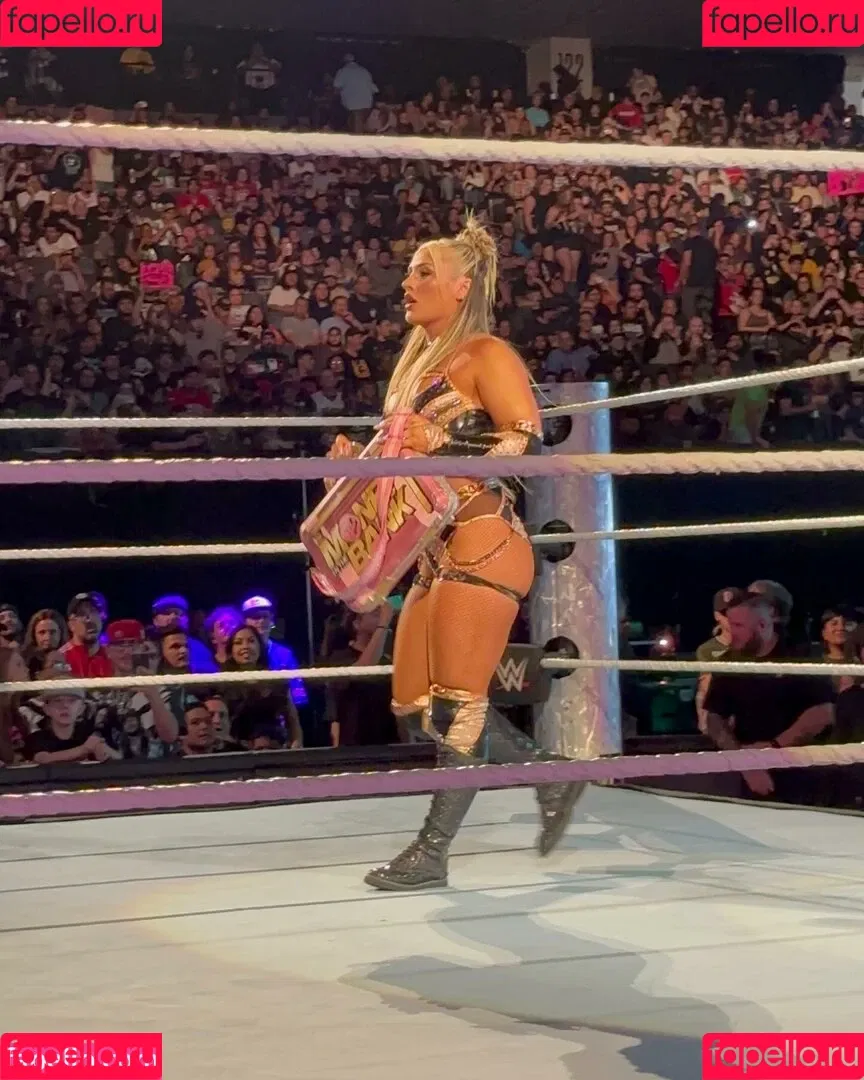 Tiffany Stratton / tiffany_stratton / tiffanywwe / tiffstrattonwwe Onlyfans Photo Gallery 
