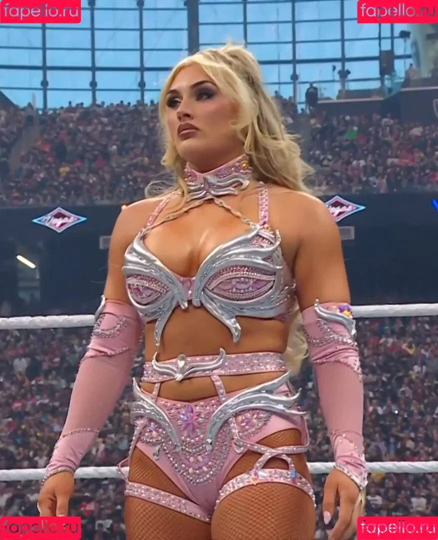 Tiffany Stratton / tiffany_stratton / tiffanywwe / tiffstrattonwwe Onlyfans Photo Gallery 