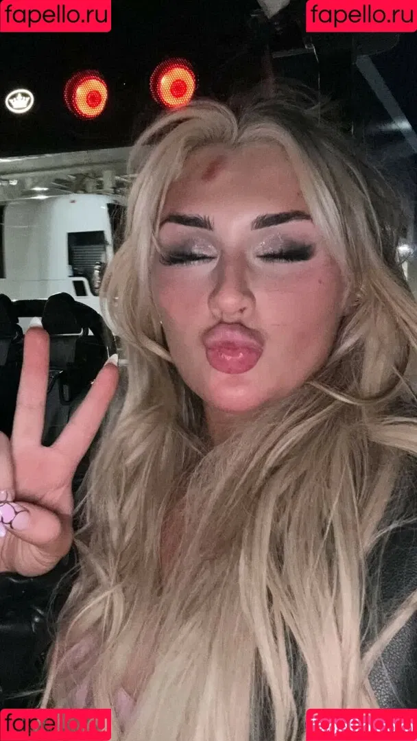 Tiffany Stratton / tiffany_stratton / tiffanywwe / tiffstrattonwwe Onlyfans Photo Gallery 