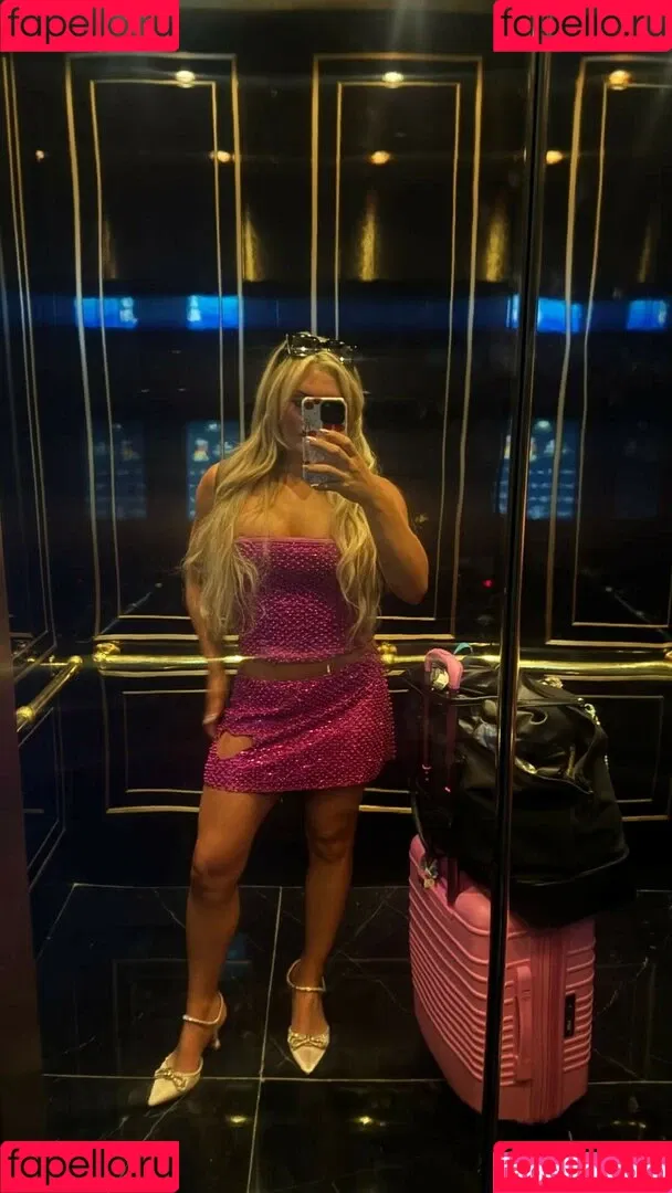 Tiffany Stratton / tiffany_stratton / tiffanywwe / tiffstrattonwwe Onlyfans Photo Gallery 