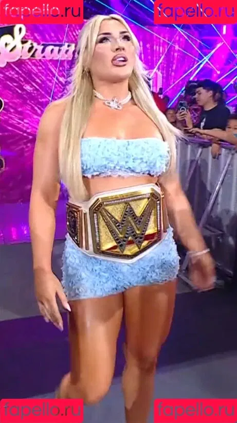 Tiffany Stratton / tiffany_stratton / tiffanywwe / tiffstrattonwwe Onlyfans Photo Gallery 