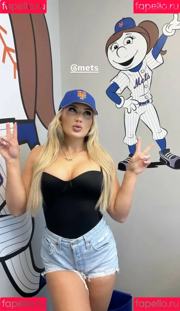 Tiffany Stratton / tiffany_stratton / tiffanywwe / tiffstrattonwwe Onlyfans Photo Gallery 
