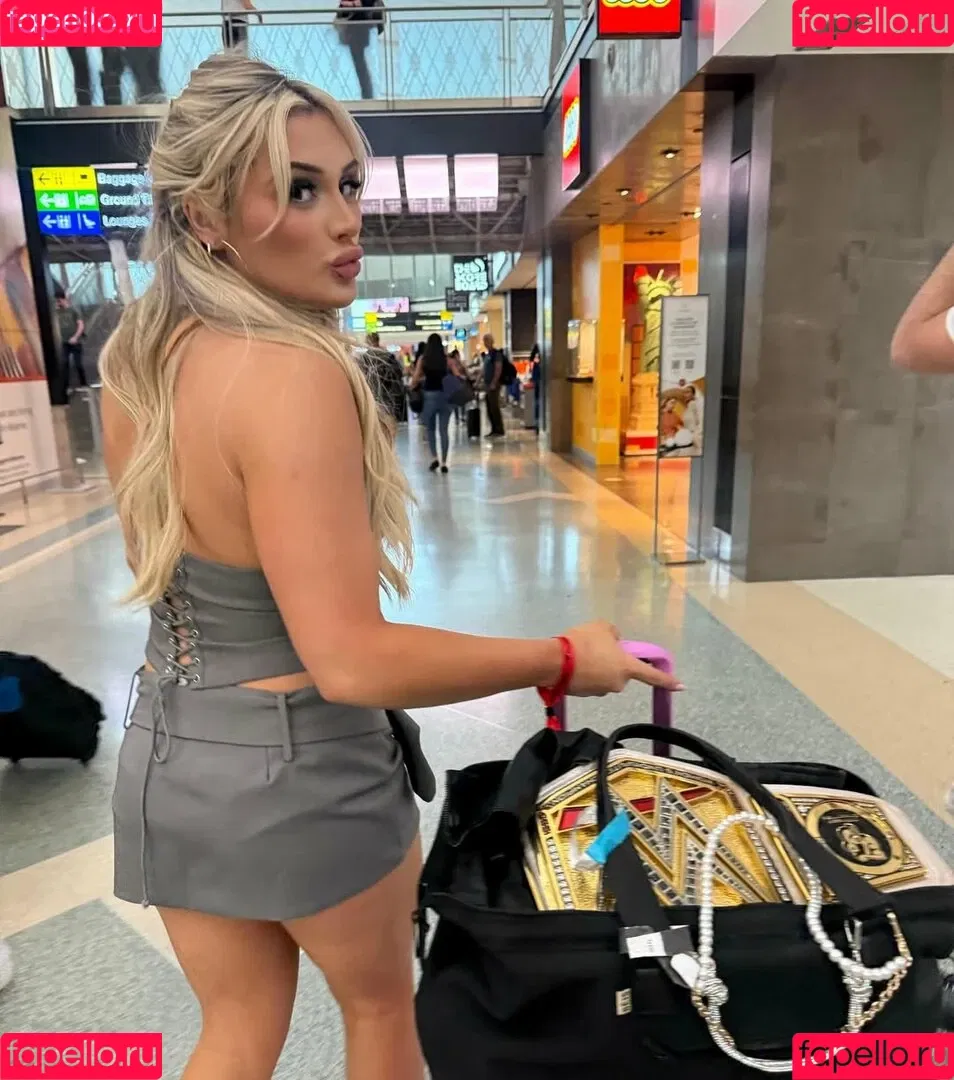 Tiffany Stratton / tiffany_stratton / tiffanywwe / tiffstrattonwwe Onlyfans Photo Gallery 