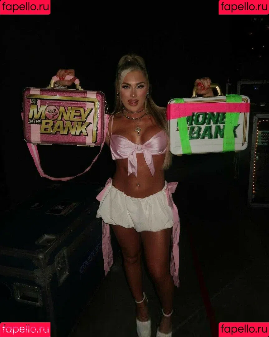 Tiffany Stratton / tiffany_stratton / tiffanywwe / tiffstrattonwwe Onlyfans Photo Gallery 