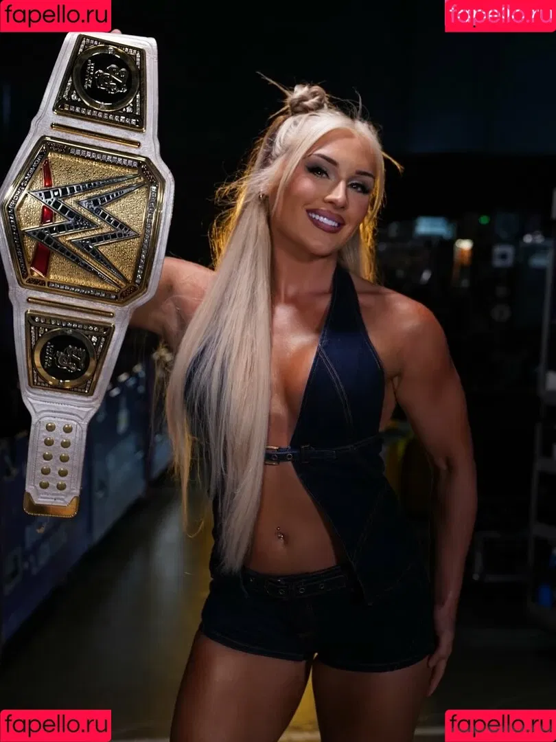 Tiffany Stratton / tiffany_stratton / tiffanywwe / tiffstrattonwwe Onlyfans Photo Gallery 
