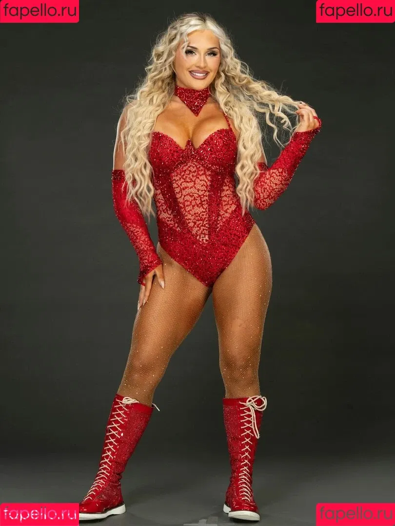 Tiffany Stratton / tiffany_stratton / tiffanywwe / tiffstrattonwwe Onlyfans Photo Gallery 