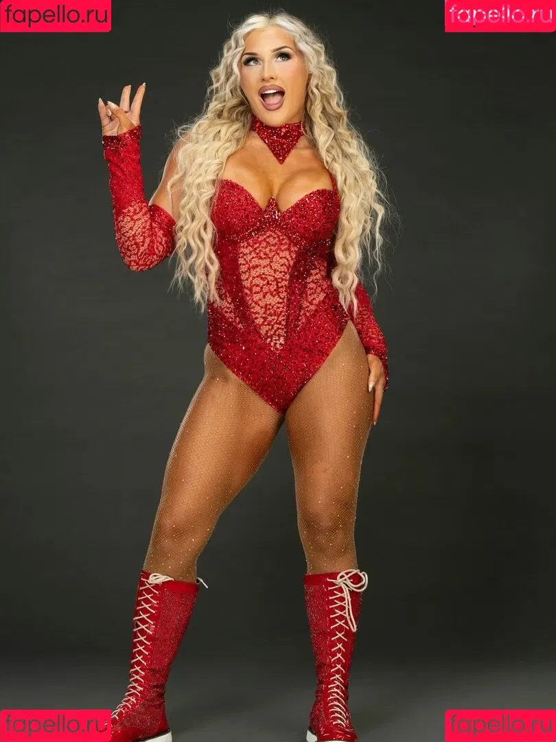 Tiffany Stratton / tiffany_stratton / tiffanywwe / tiffstrattonwwe Onlyfans Photo Gallery 