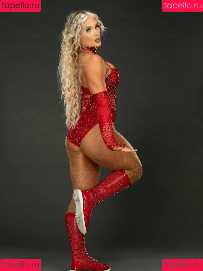 Tiffany Stratton / tiffany_stratton / tiffanywwe / tiffstrattonwwe Onlyfans Photo Gallery 