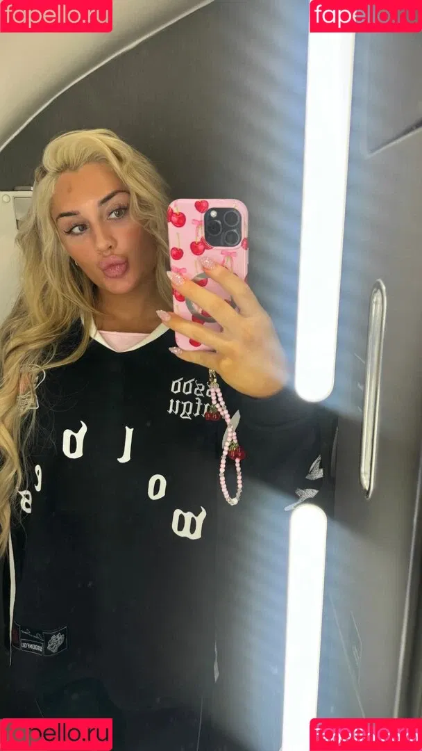 Tiffany Stratton / tiffany_stratton / tiffanywwe / tiffstrattonwwe Onlyfans Photo Gallery 