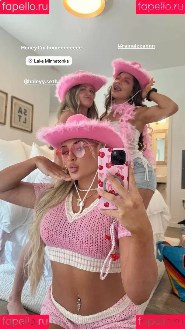 Tiffany Stratton / tiffany_stratton / tiffanywwe / tiffstrattonwwe Onlyfans Photo Gallery 