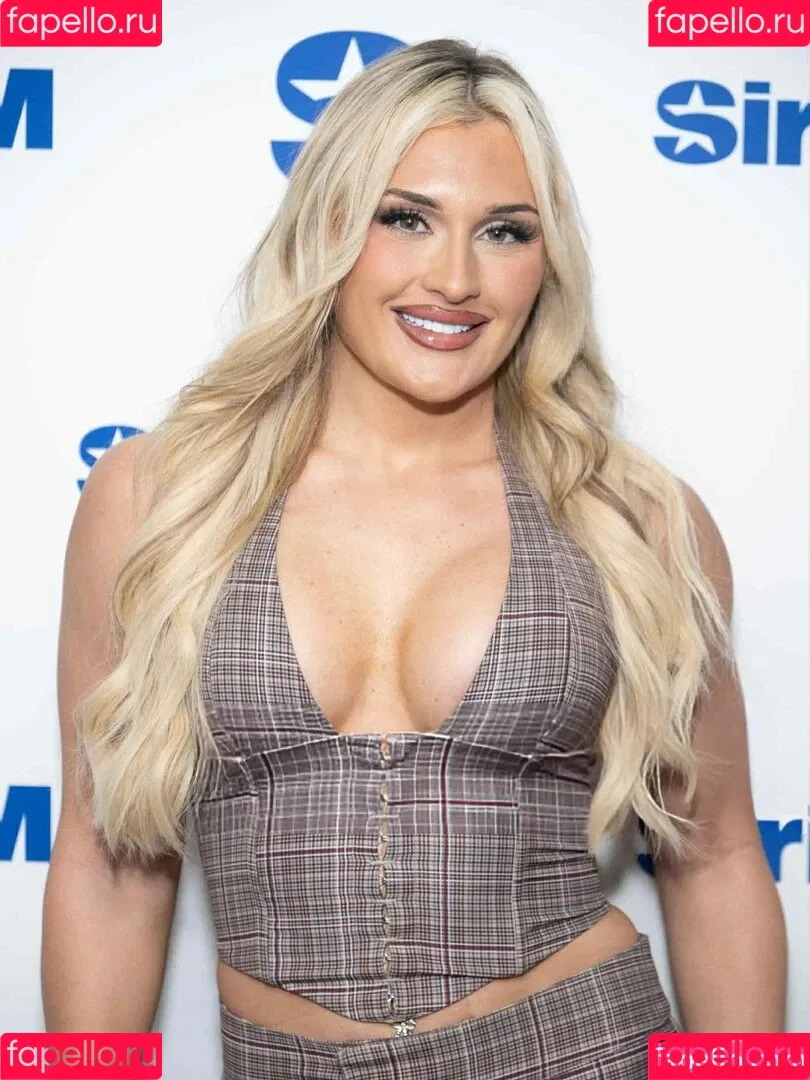 Tiffany Stratton / tiffany_stratton / tiffanywwe / tiffstrattonwwe Onlyfans Photo Gallery 
