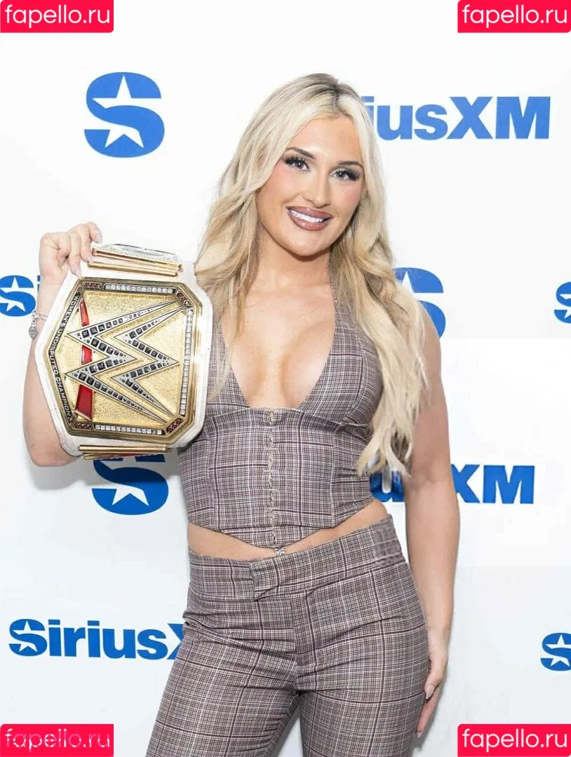 Tiffany Stratton / tiffany_stratton / tiffanywwe / tiffstrattonwwe Onlyfans Photo Gallery 