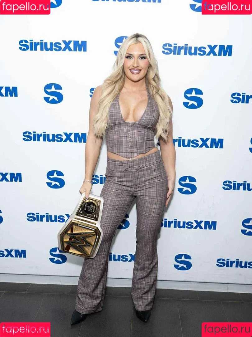 Tiffany Stratton / tiffany_stratton / tiffanywwe / tiffstrattonwwe Onlyfans Photo Gallery 