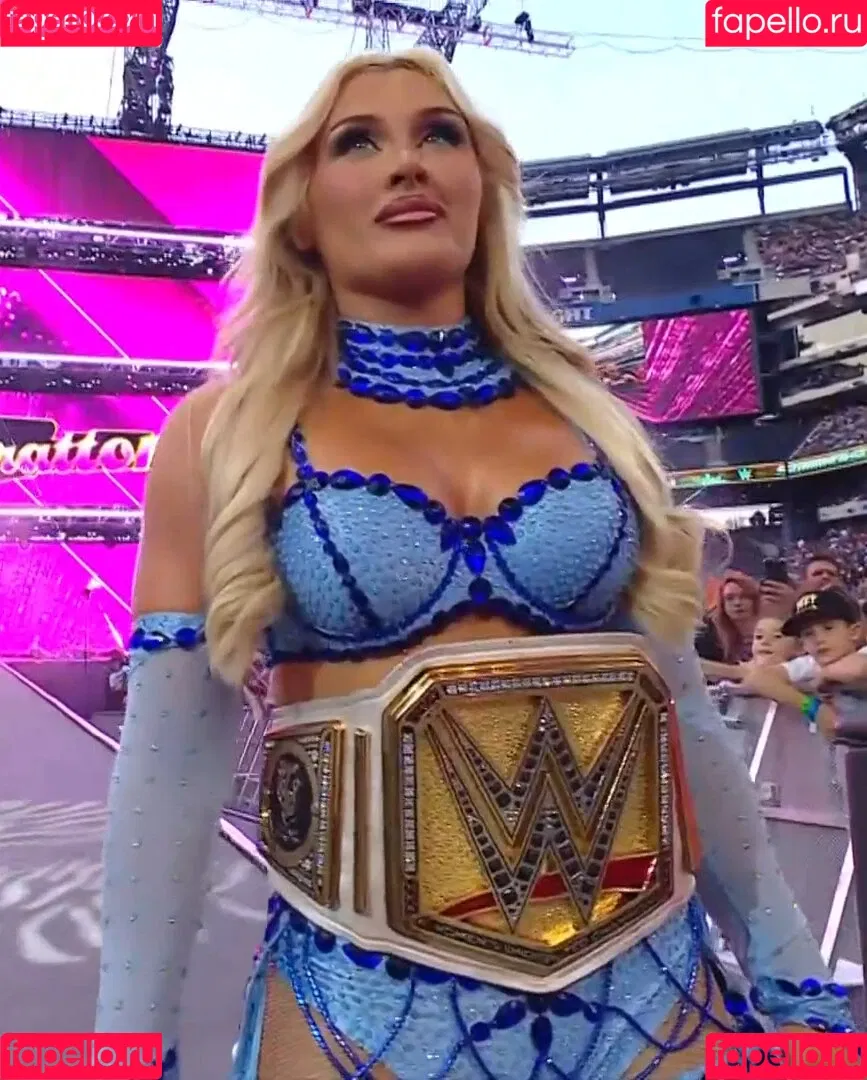 Tiffany Stratton / tiffany_stratton / tiffanywwe / tiffstrattonwwe Onlyfans Photo Gallery 