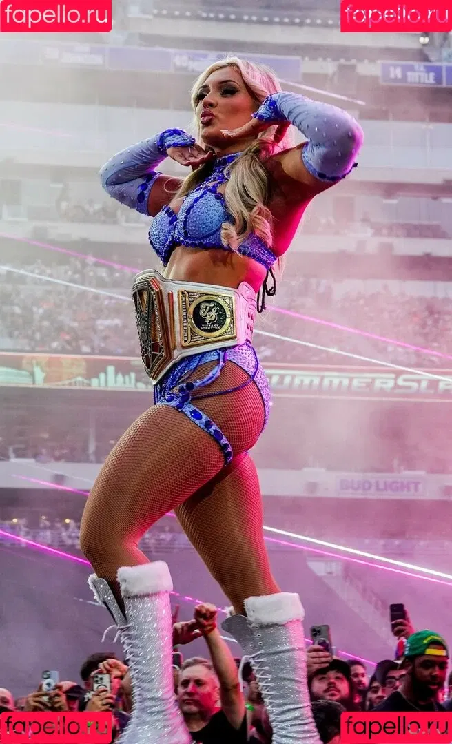 Tiffany Stratton / tiffany_stratton / tiffanywwe / tiffstrattonwwe Onlyfans Photo Gallery 