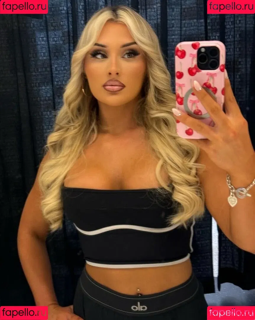 Tiffany Stratton / tiffany_stratton / tiffanywwe / tiffstrattonwwe Onlyfans Photo Gallery 