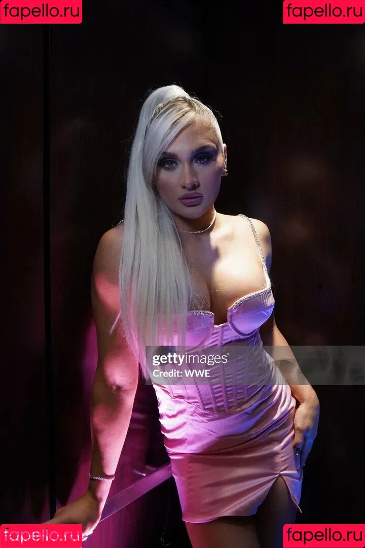 Tiffany Stratton / tiffany_stratton / tiffanywwe / tiffstrattonwwe Onlyfans Photo Gallery 