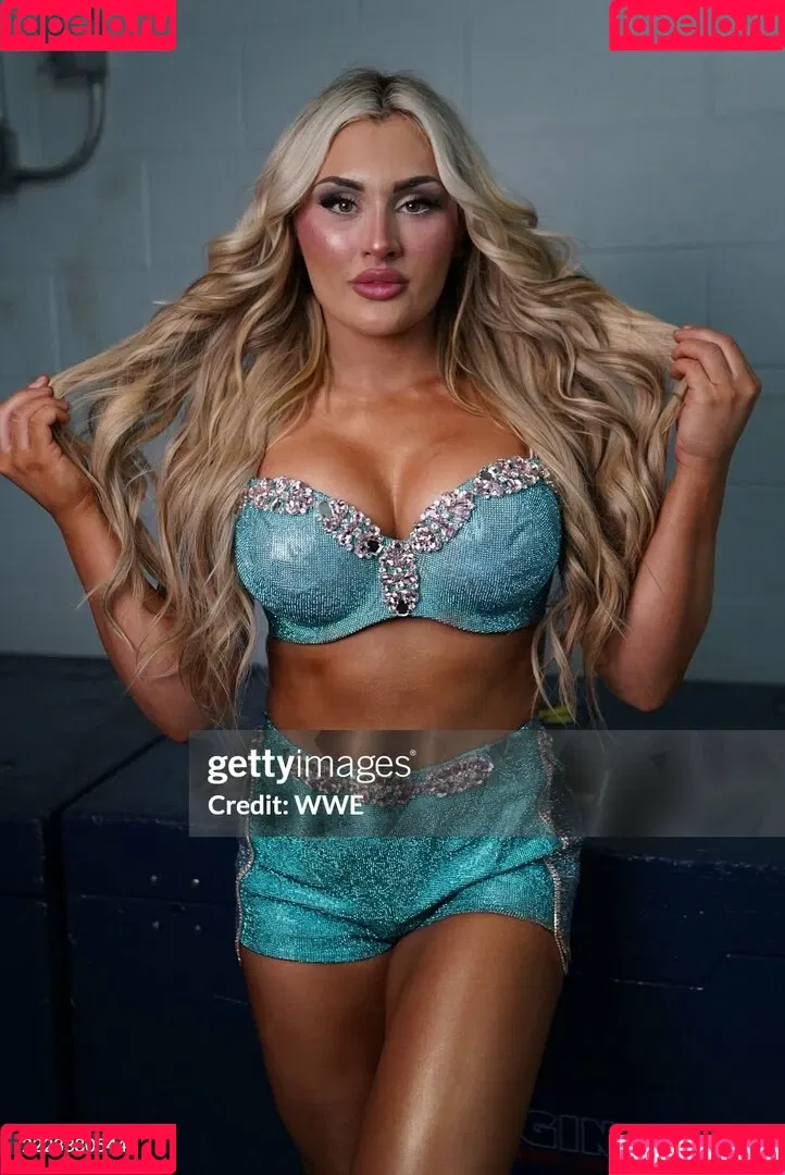 Tiffany Stratton / tiffany_stratton / tiffanywwe / tiffstrattonwwe Onlyfans Photo Gallery 