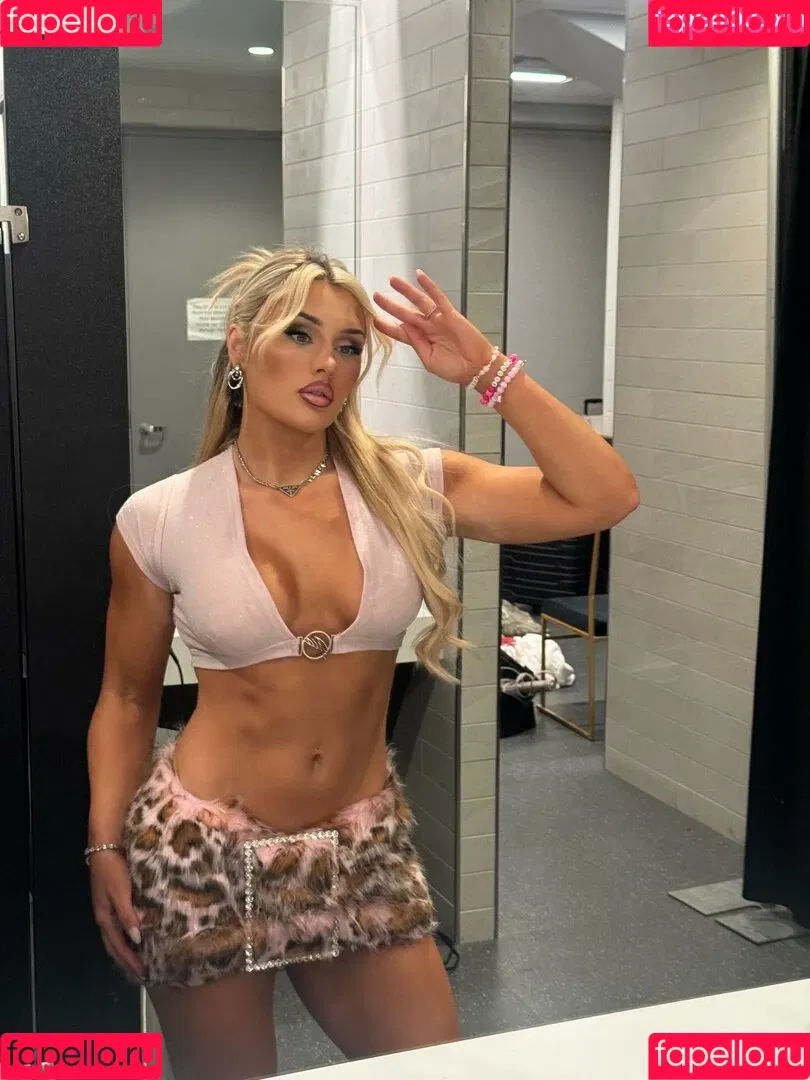 Tiffany Stratton / tiffany_stratton / tiffanywwe / tiffstrattonwwe Onlyfans Photo Gallery 