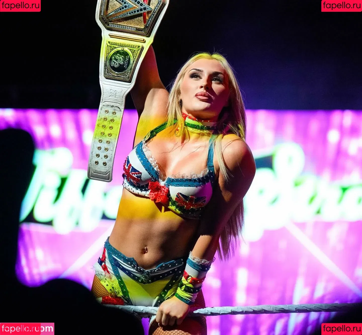 Tiffany Stratton / tiffany_stratton / tiffanywwe / tiffstrattonwwe Onlyfans Photo Gallery 