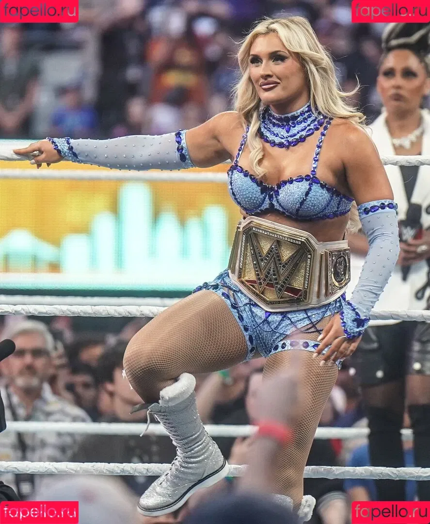Tiffany Stratton / tiffany_stratton / tiffanywwe / tiffstrattonwwe Onlyfans Photo Gallery 