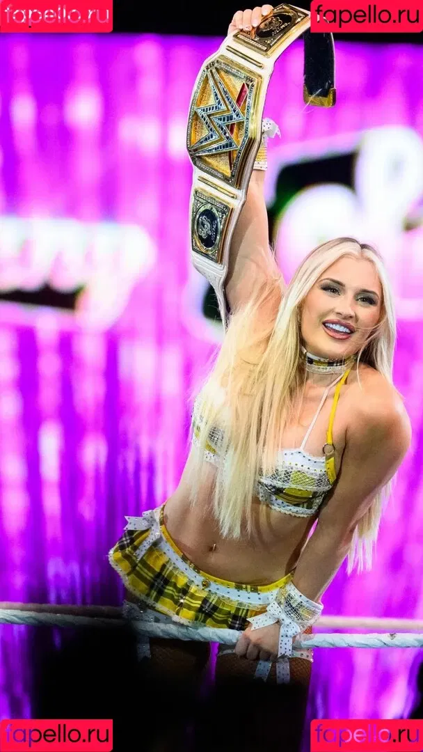 Tiffany Stratton / tiffany_stratton / tiffanywwe / tiffstrattonwwe Onlyfans Photo Gallery 