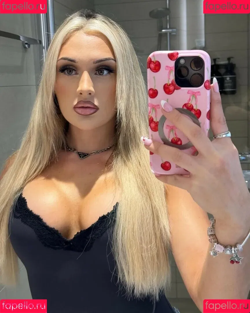 Tiffany Stratton / tiffany_stratton / tiffanywwe / tiffstrattonwwe Onlyfans Photo Gallery 