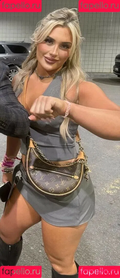 Tiffany Stratton / tiffany_stratton / tiffanywwe / tiffstrattonwwe Onlyfans Photo Gallery 