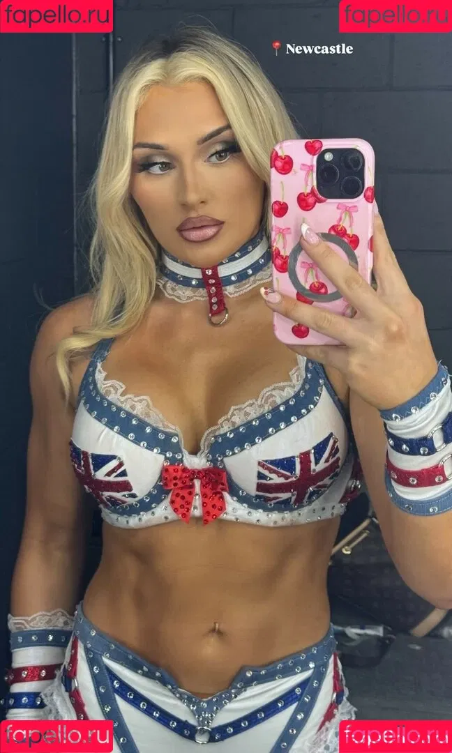 Tiffany Stratton / tiffany_stratton / tiffanywwe / tiffstrattonwwe Onlyfans Photo Gallery 