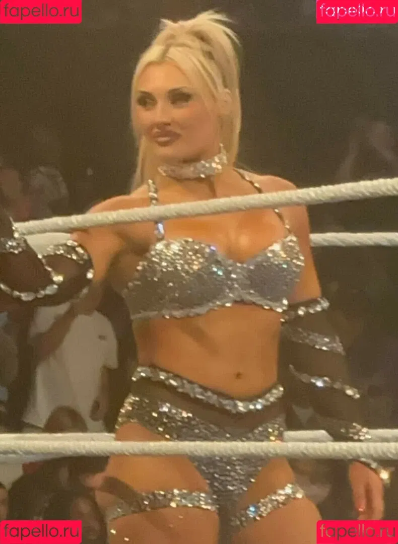 Tiffany Stratton / tiffany_stratton / tiffanywwe / tiffstrattonwwe Onlyfans Photo Gallery 