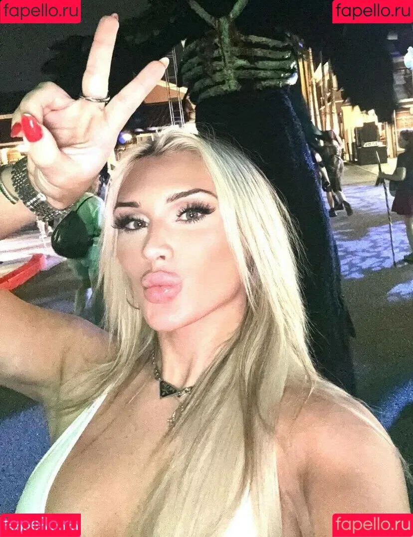 Tiffany Stratton / tiffany_stratton / tiffanywwe / tiffstrattonwwe Onlyfans Photo Gallery 