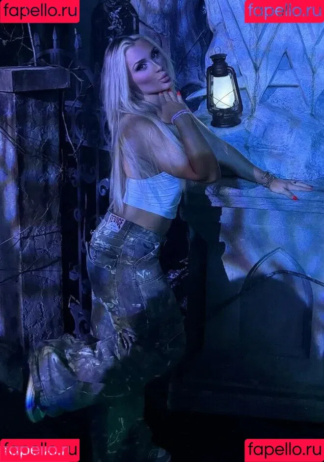 Tiffany Stratton / tiffany_stratton / tiffanywwe / tiffstrattonwwe Onlyfans Photo Gallery 