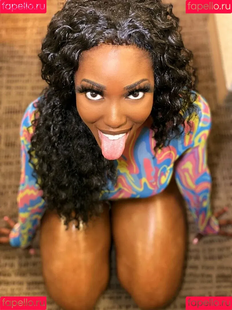 Samira 0825 / samira_0825 Onlyfans Photo Gallery 