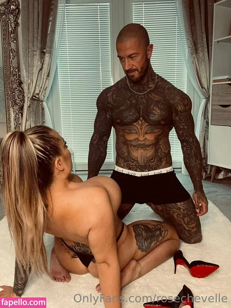 rosechevelle / rosechevellex Onlyfans Photo Gallery 