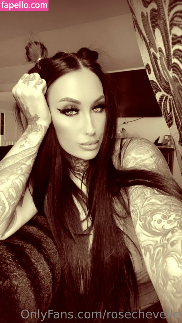 rosechevelle / rosechevellex Onlyfans Photo Gallery 