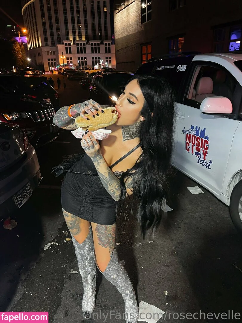 rosechevelle / rosechevellex Onlyfans Photo Gallery 