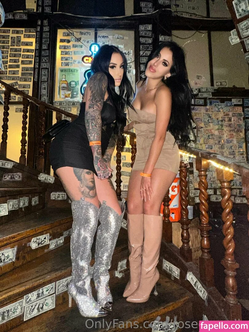 rosechevelle / rosechevellex Onlyfans Photo Gallery 