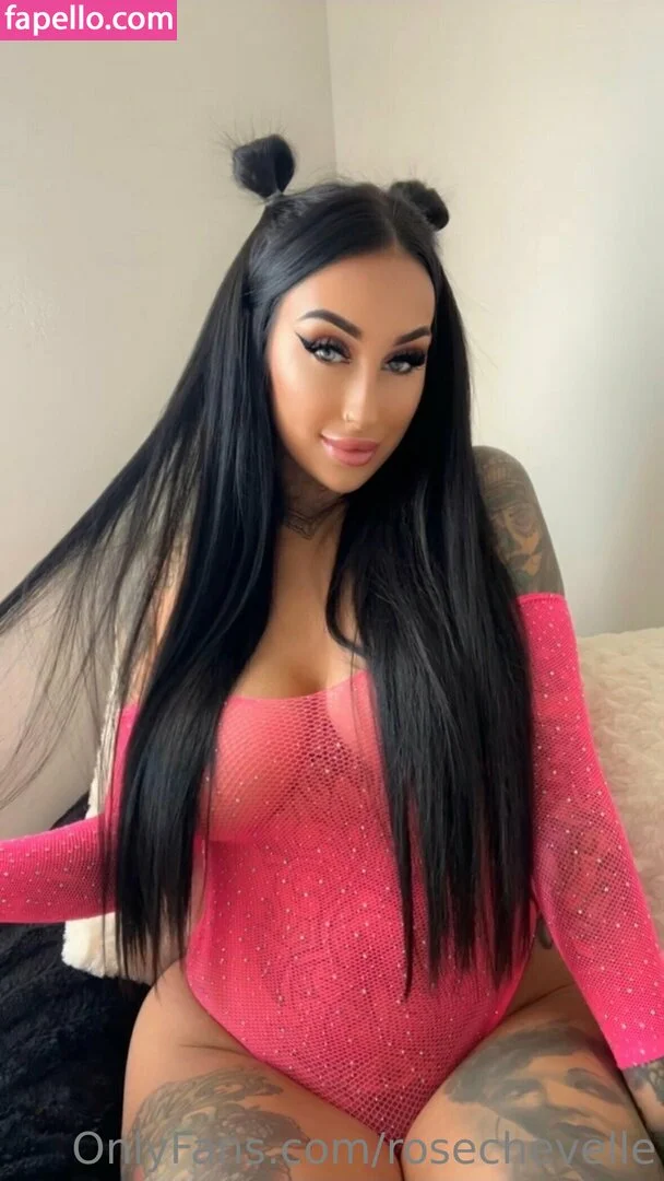 rosechevelle / rosechevellex Onlyfans Photo Gallery 