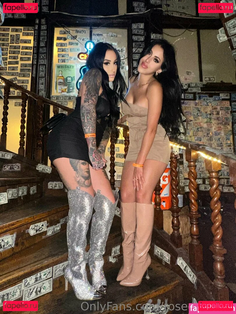 rosechevelle / rosechevellex Onlyfans Photo Gallery 