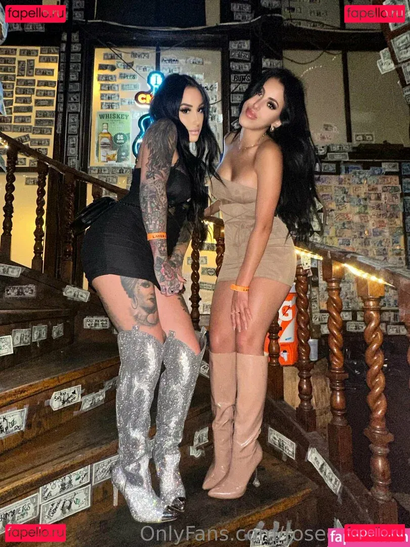 rosechevelle / rosechevellex Onlyfans Photo Gallery 